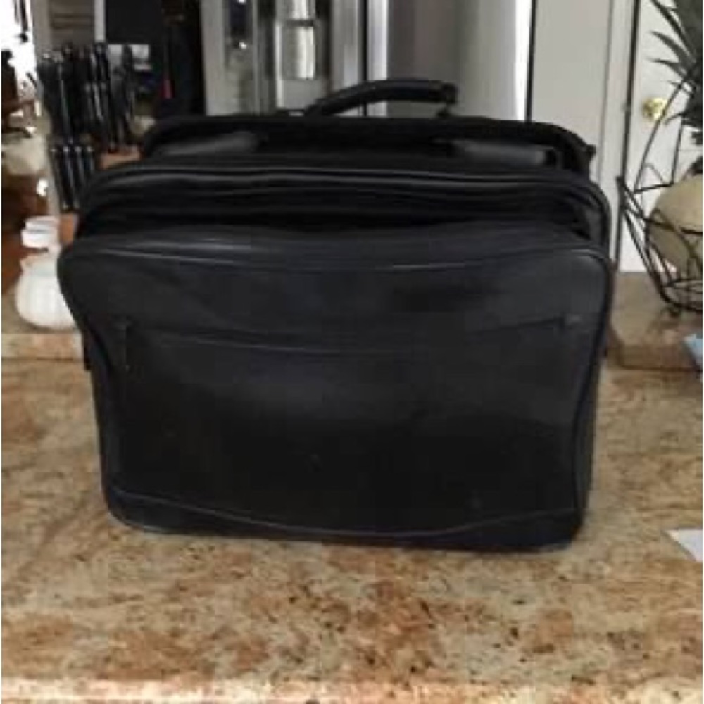 14” high, 16” wide  6” deep

Many compartments
Padded handle doe shoulder strap